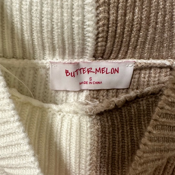 Color-block cable knit cropped sweater - Picture 5 of 5